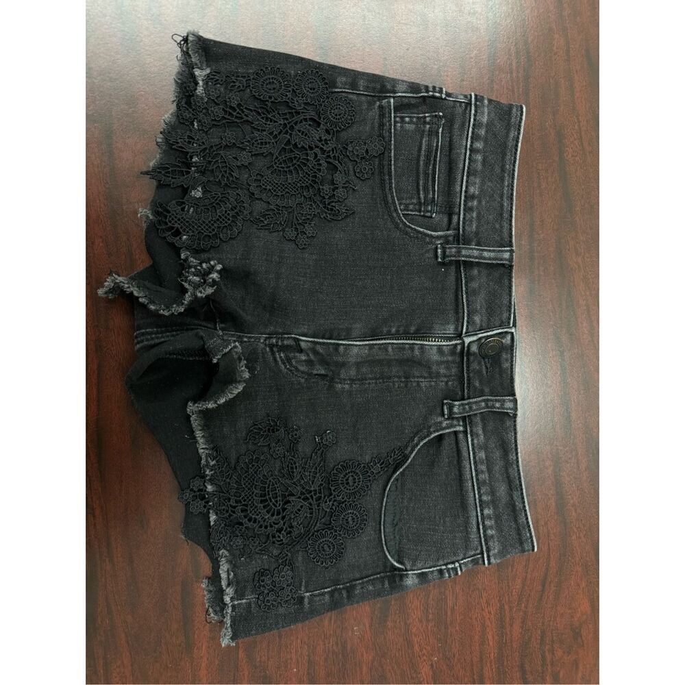 American Eagle Black Hi-Rise Shortie Super Super Stretch Shorts with Lace Size 6